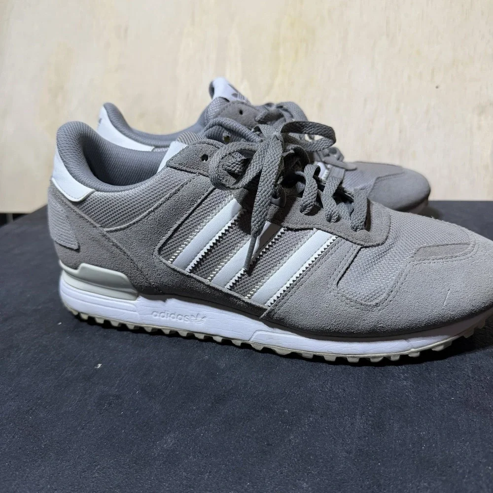 Adidas Originals ZX 700 Mens 10.5 Gray White Suede Mesh Retro Sneakers BB1213